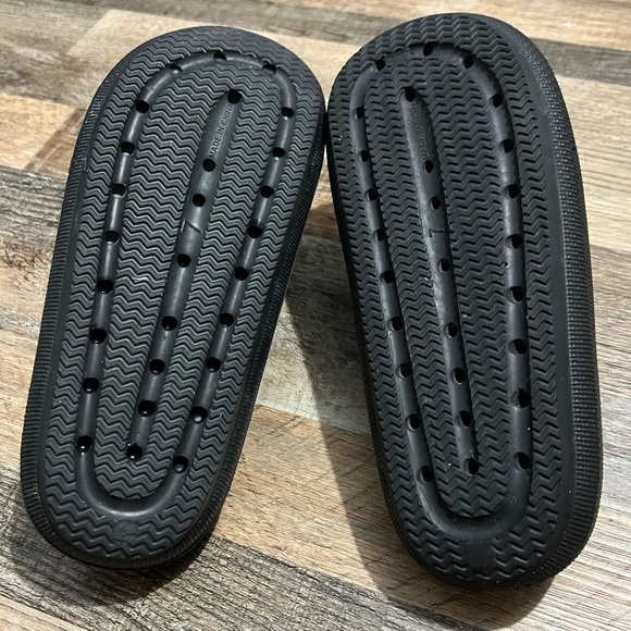 Mia slides, size 7, black - Picture 3 of 4